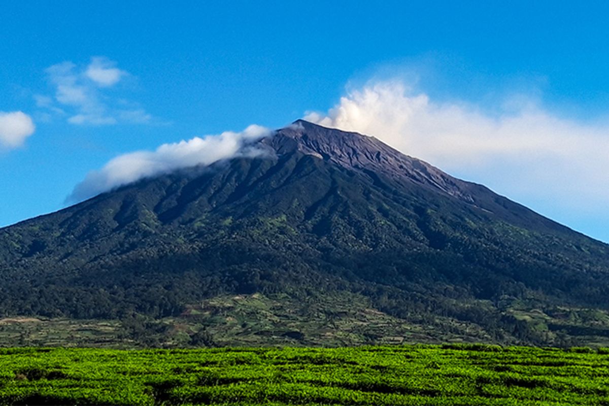 Sejarah Gunung Kerinci: Menyelami Keajaiban Alam di Sumatera